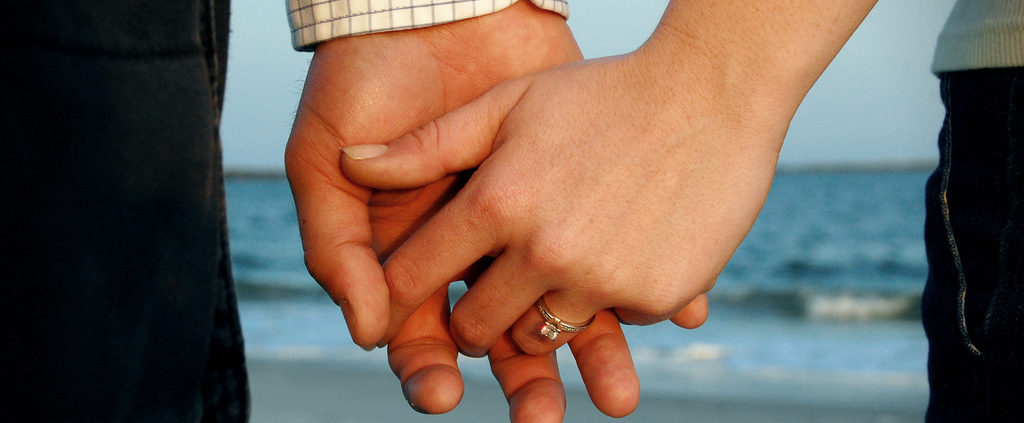 engagement photos, holding hands